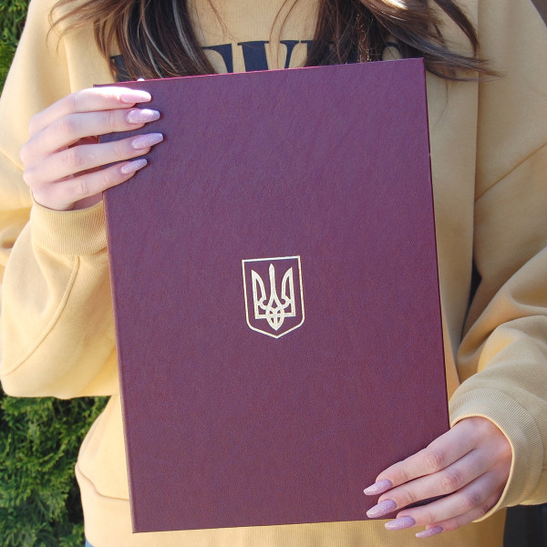 Папка для підпису та вручення А4, червона з тисненням герба 