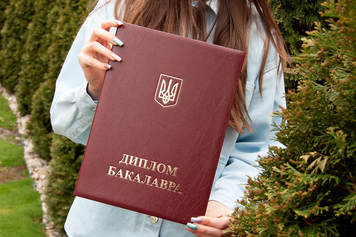 Червона обкладинка для Дипломів "Бакалавр"